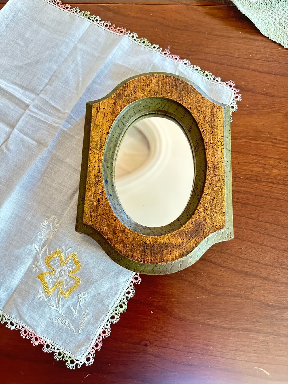 Vintage Homco Oval Wall Mirror Gold Flecked Scalloped Frame